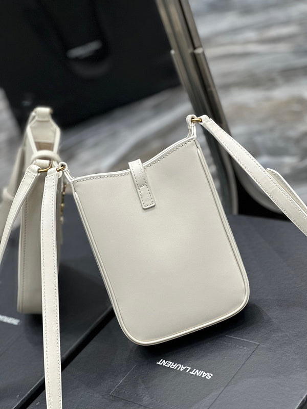 Amelia - YSL Bag - 4000