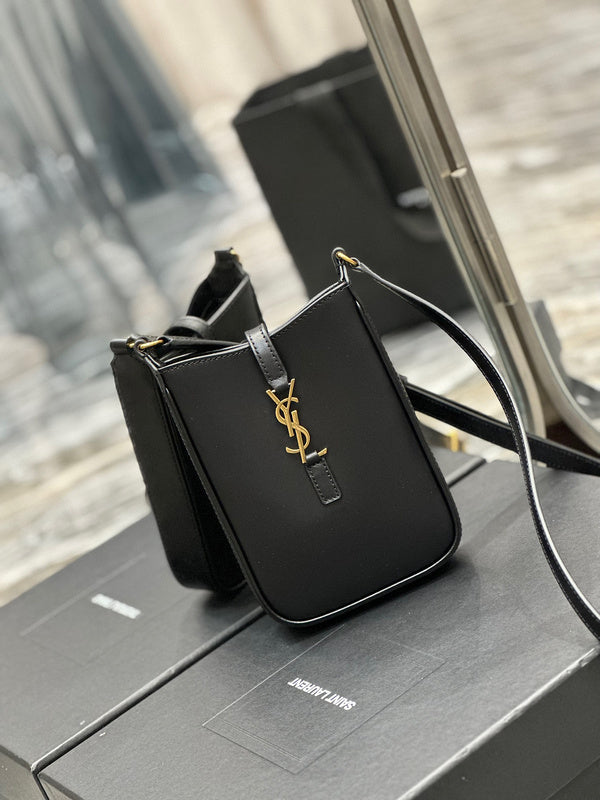 Amelia - YSL Bag - 4000