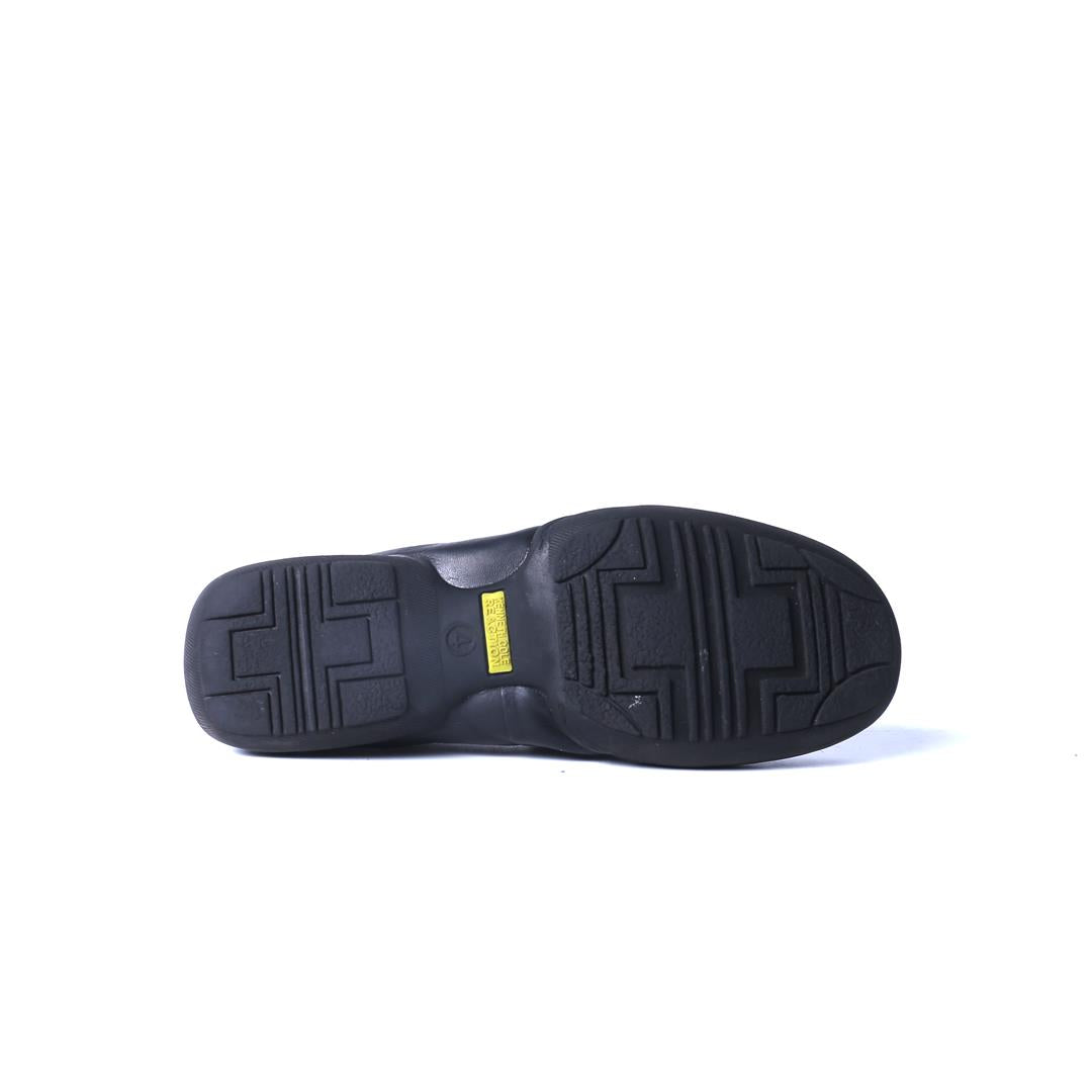 KENNETH COLE REACTION .