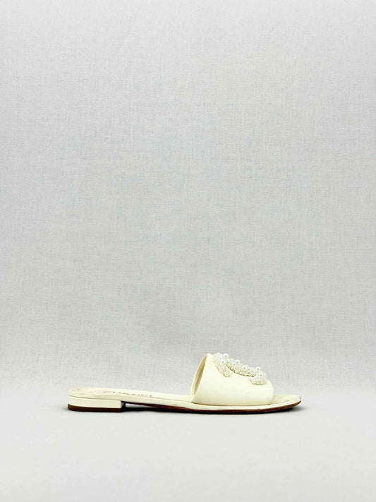 CHANEL CC Beige Size EU 37.5 Mules