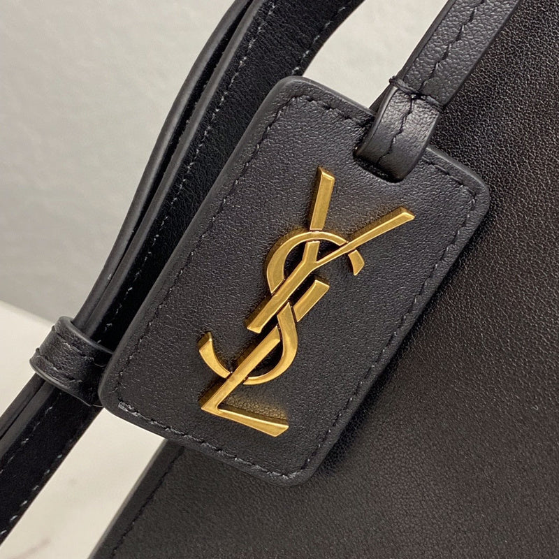 Amelia - YSL Bag - 2147