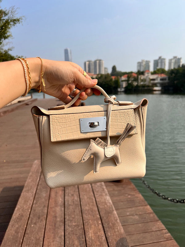 Amelia - HMS Bags - 1757