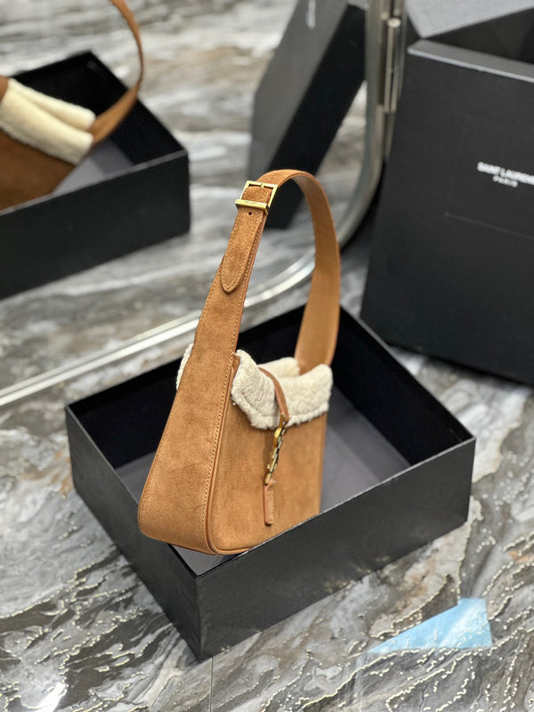 Amelia - YSL Bag - 3910