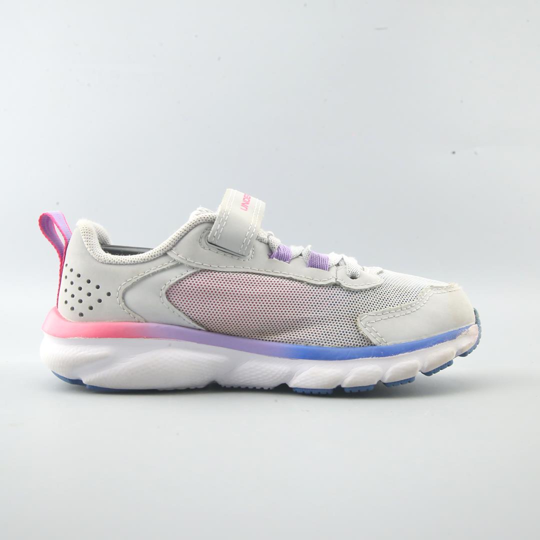 UNDER ARMOUR ASSERT 9