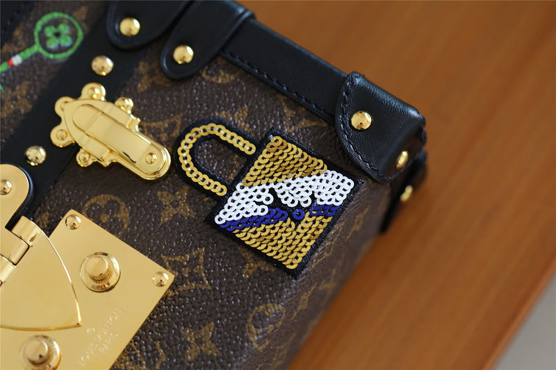 Fan Fashion Lu-Vi bags - 8215