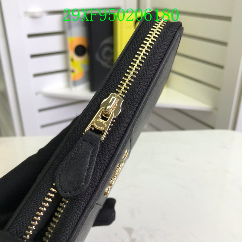 Amelia - CAH Wallet - 012
