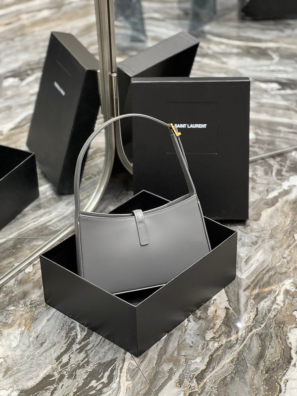 Amelia - YSL Bag - 2484