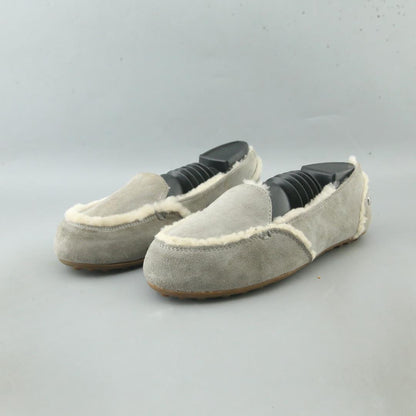 UGG  .