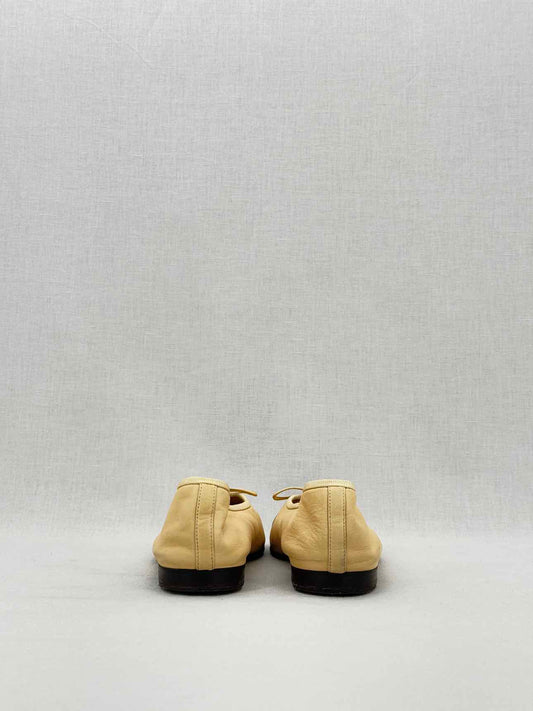 CHANEL Beige & Black Size EU 37 Ballet Flats