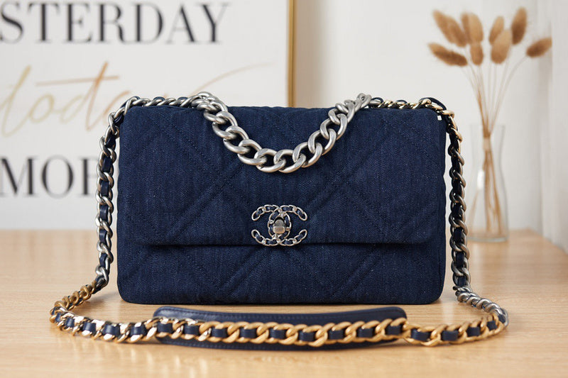 Amelia - CHL Bags - 2011