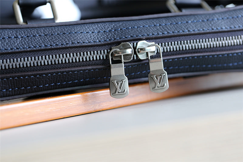 Fan Fashion Lu-Vi bags - 9870