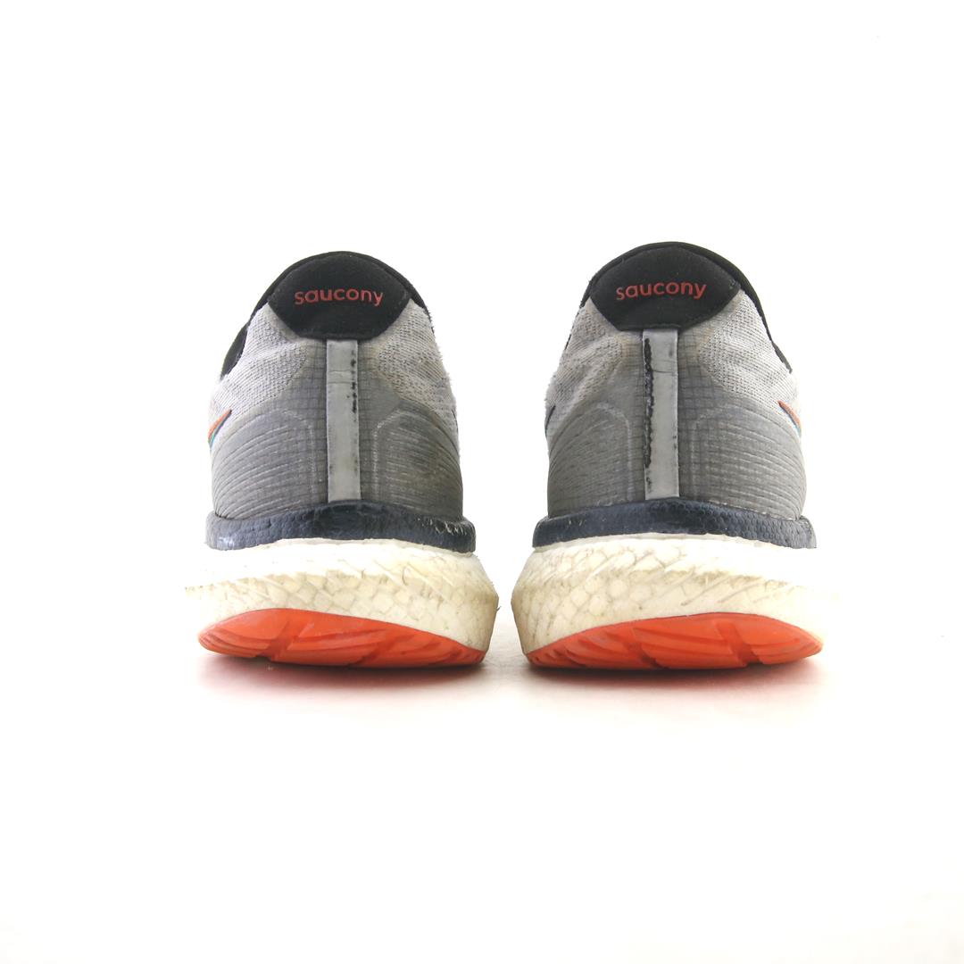 SAUCONY TRUMPH 19