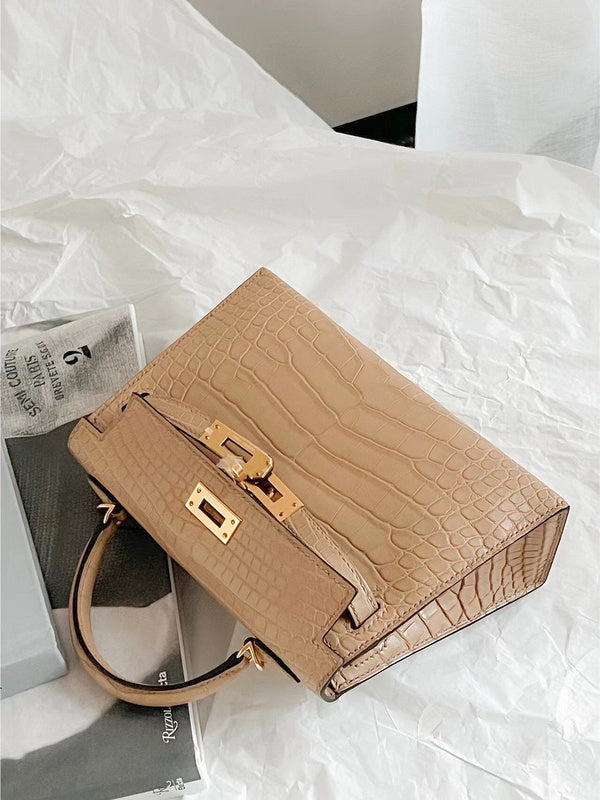 Amelia - HMS Bags - 1595