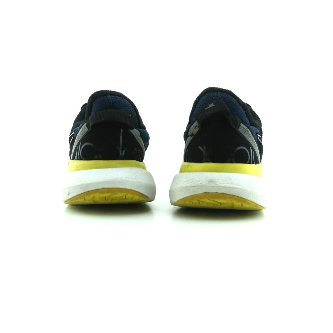 DIADORA MYTHOS BLUSHIELD VOLO 3
