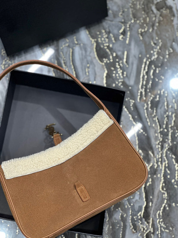 Amelia - YSL Bag - 3910