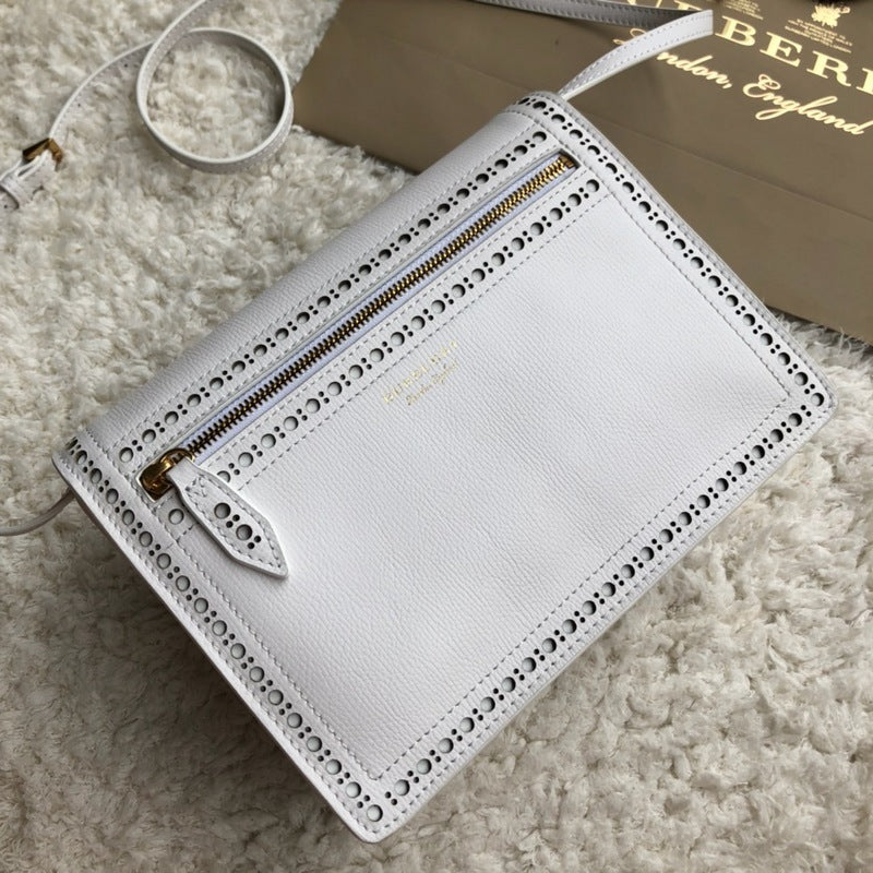 Burberry Bags - Bagsattire   418