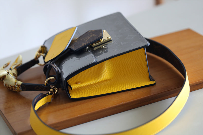 Fan Fashion Lu-Vi bags - 8045