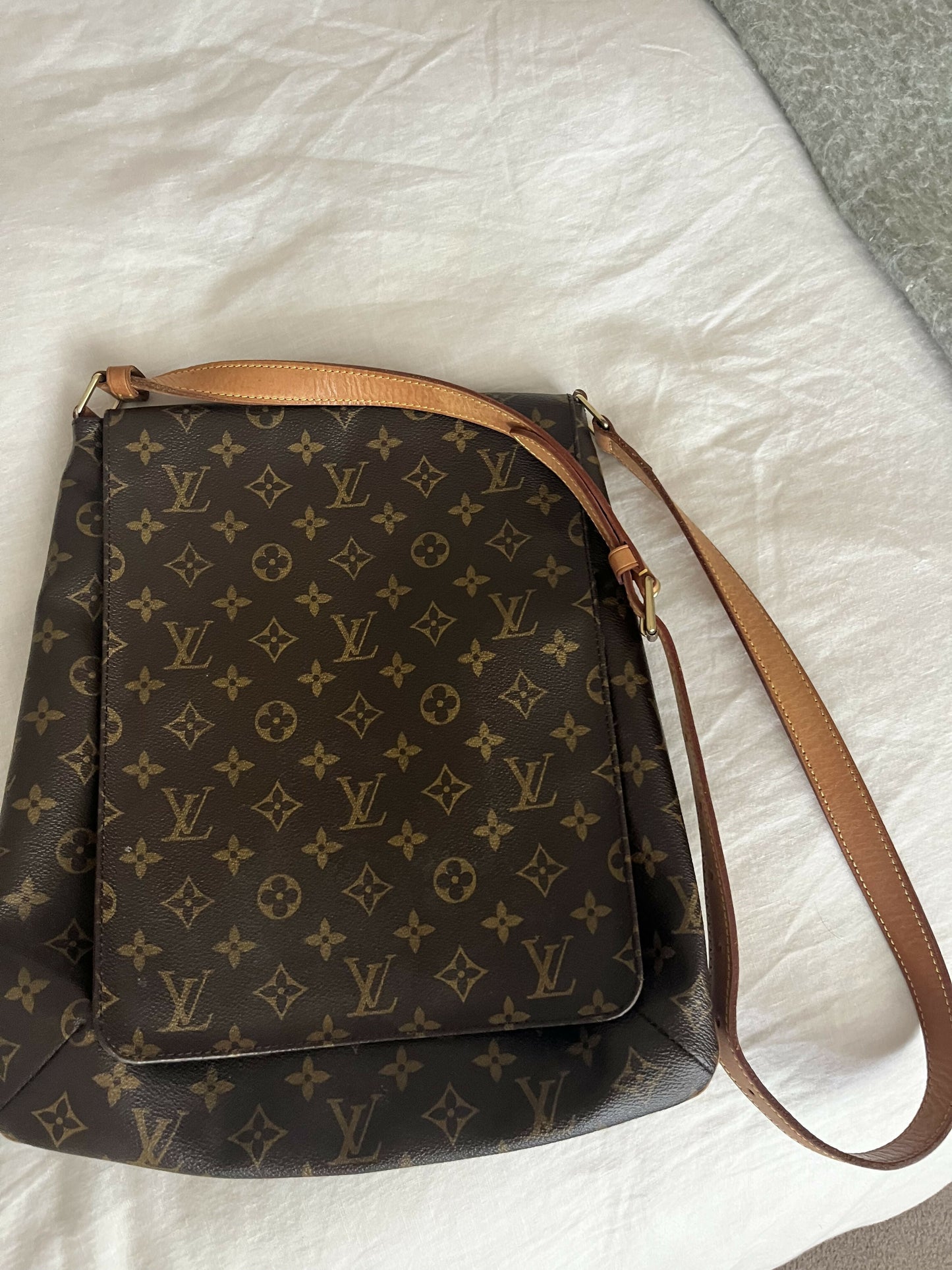 Louis Vuitton Monogram M tte