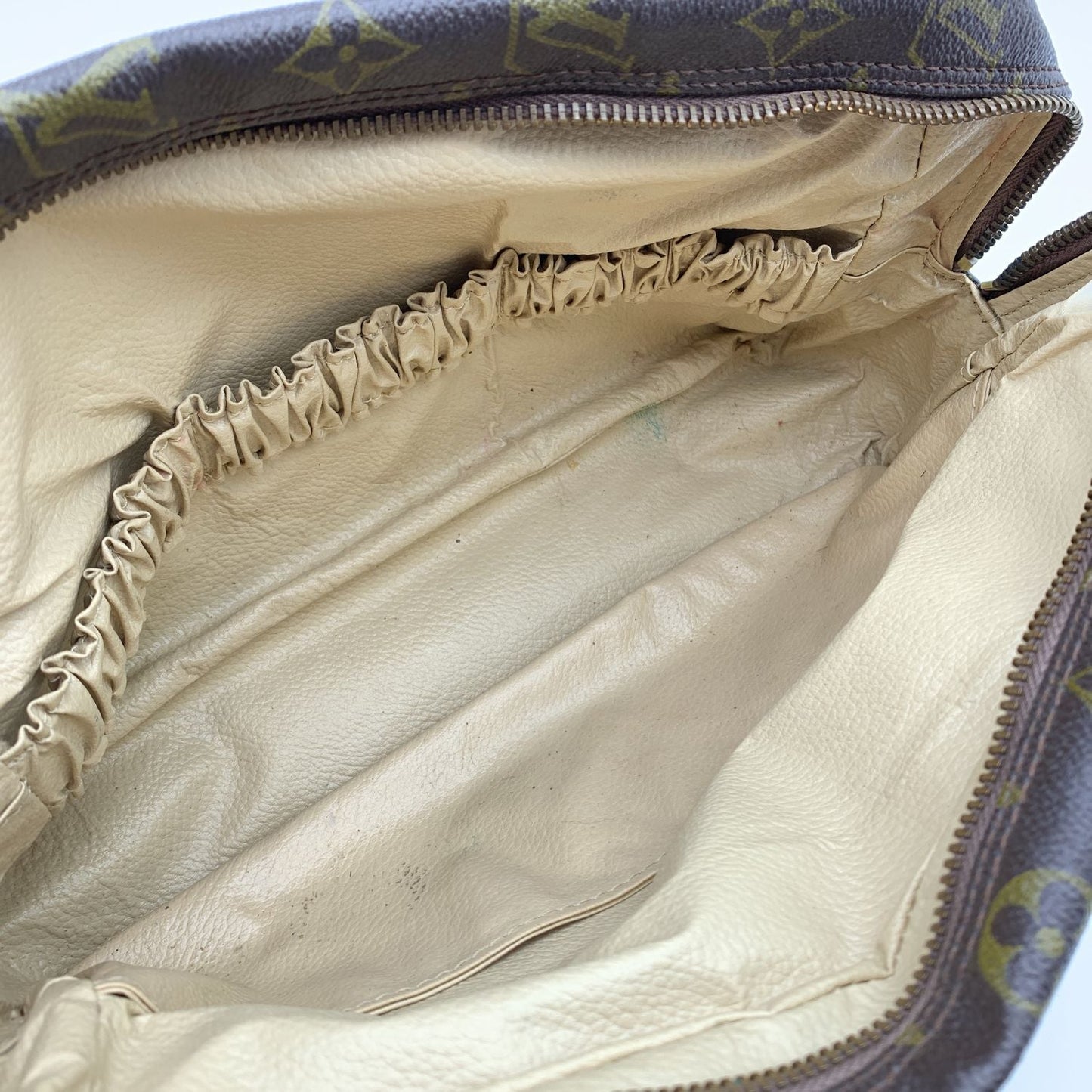 LOUIS VUITTON   Monogram Trousse 28 Cosmetic Bag M47522