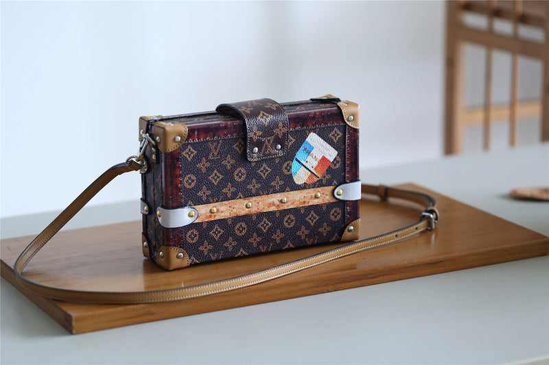 Fan Fashion Lu-Vi bags - 8222