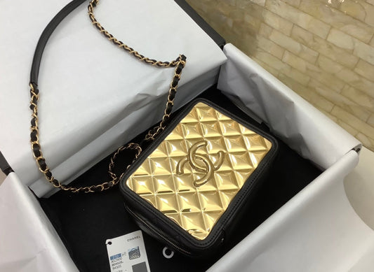 CHL - Vanity Case Black With Gold Metal For Women Handbags, Shoulder And Crossbody Bags 7.2in/19AmeliaAS2900