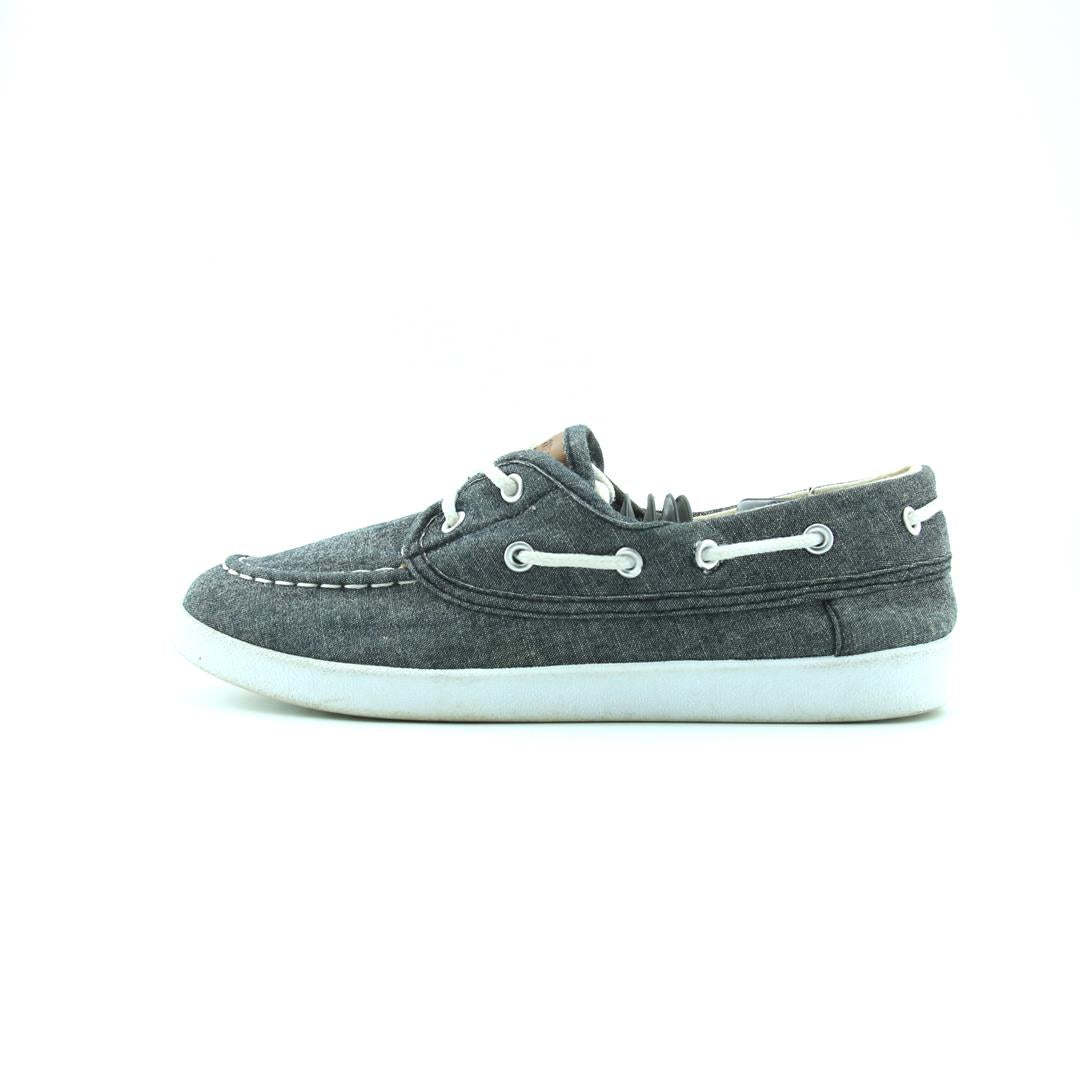 CANVAS CASUAL .