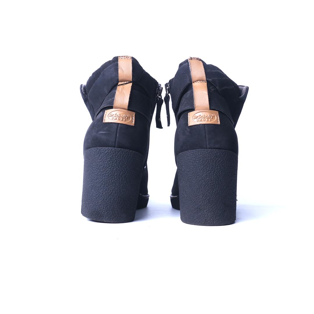 DR SCHOLLS LIBI