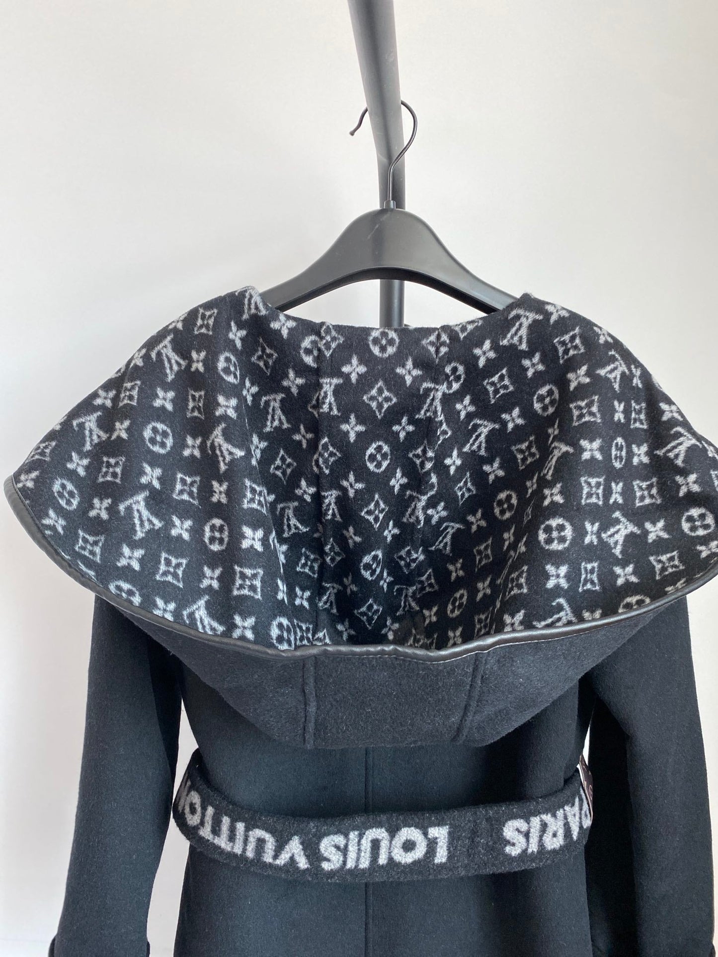 Luxury Louis Vuitton  Wrap Coat 041