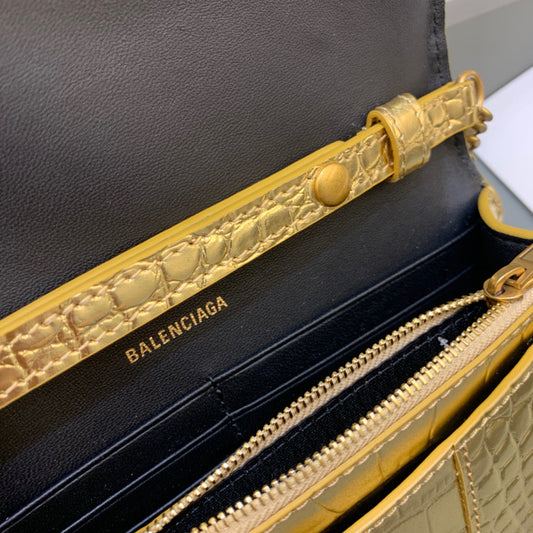 BLN-Ciaga Hourglass Wallet On Chain in Gold, For Women,  Bags 7.6in/19Amelia 6560501S49M8005