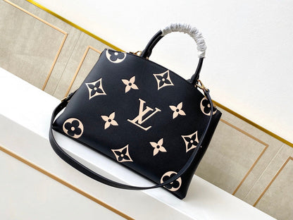Fan Fashion Lu-Vi bags - 17405