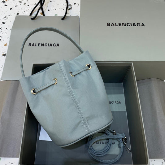 BLN-Ciaga Le Cagole Medium Bucket Bag In Light Gray, For Women,  Bags 11.8in/30Amelia