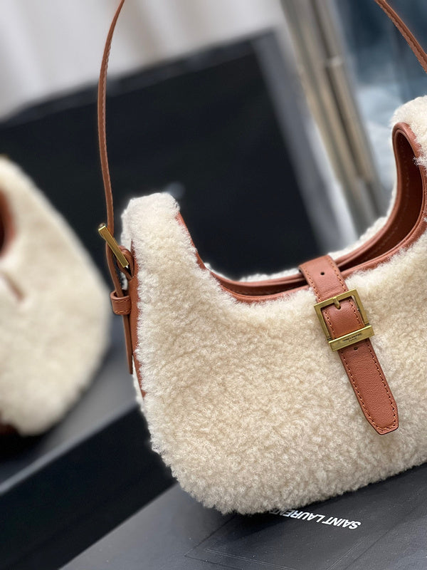 Amelia - YSL Bag - 3914