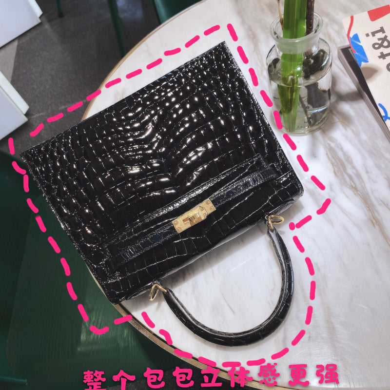 Amelia - HMS Bags - 1619