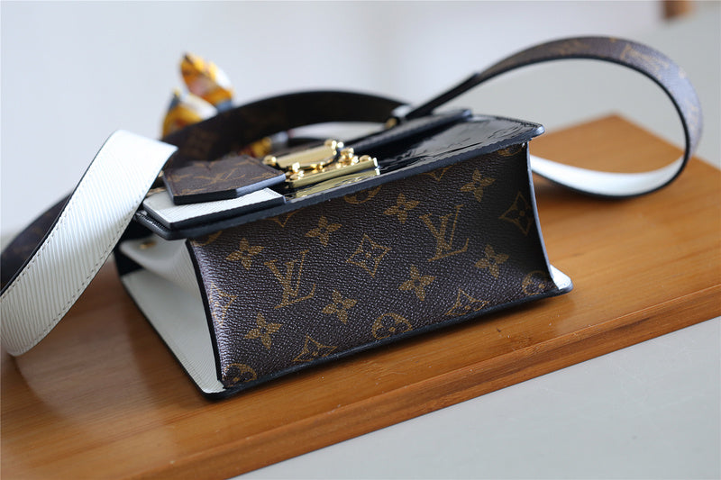 Fan Fashion Lu-Vi bags - 8047