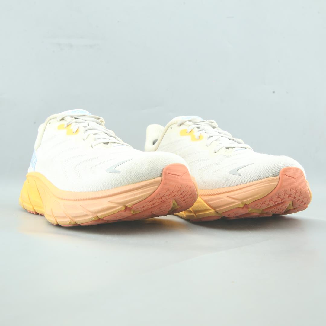 HOKA ONE ONE ARAHI 6