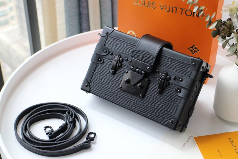 Fan Fashion Lu-Vi bags - 17792