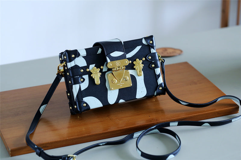 Fan Fashion Lu-Vi bags - 8207