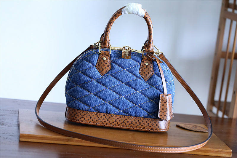 Fan Fashion Lu-Vi bags - 8251