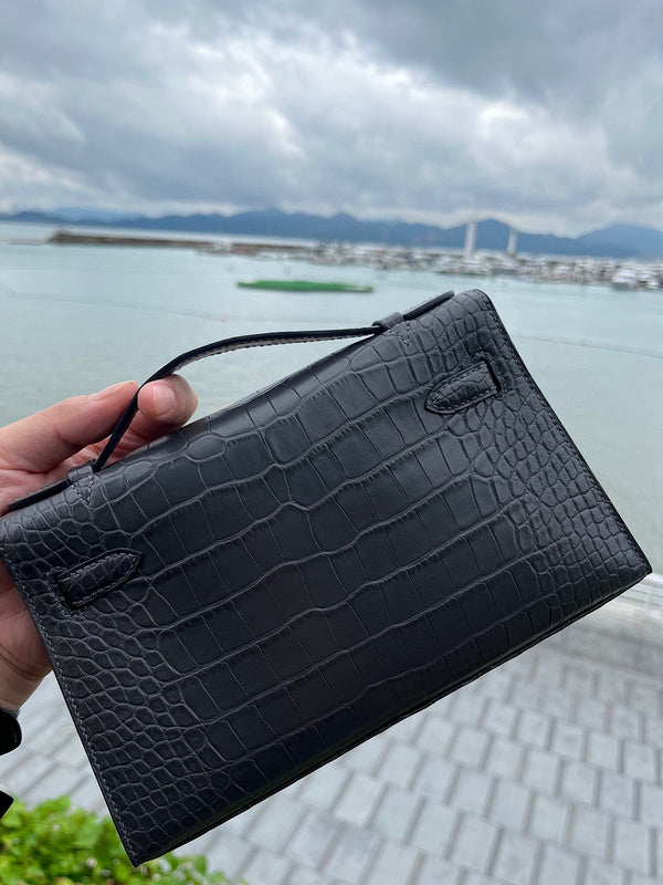 Amelia - HMS Bags - 1637