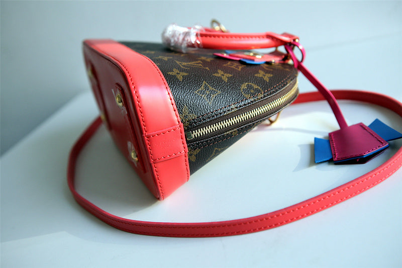 Fan Fashion Lu-Vi bags - 8281