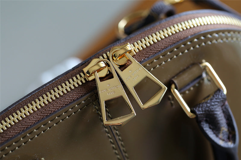 Fan Fashion Lu-Vi bags - 8280