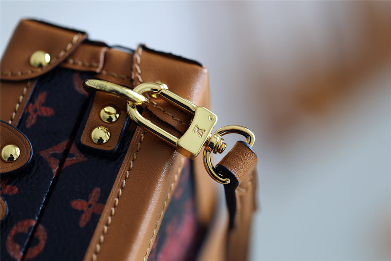 Fan Fashion Lu-Vi bags - 8219