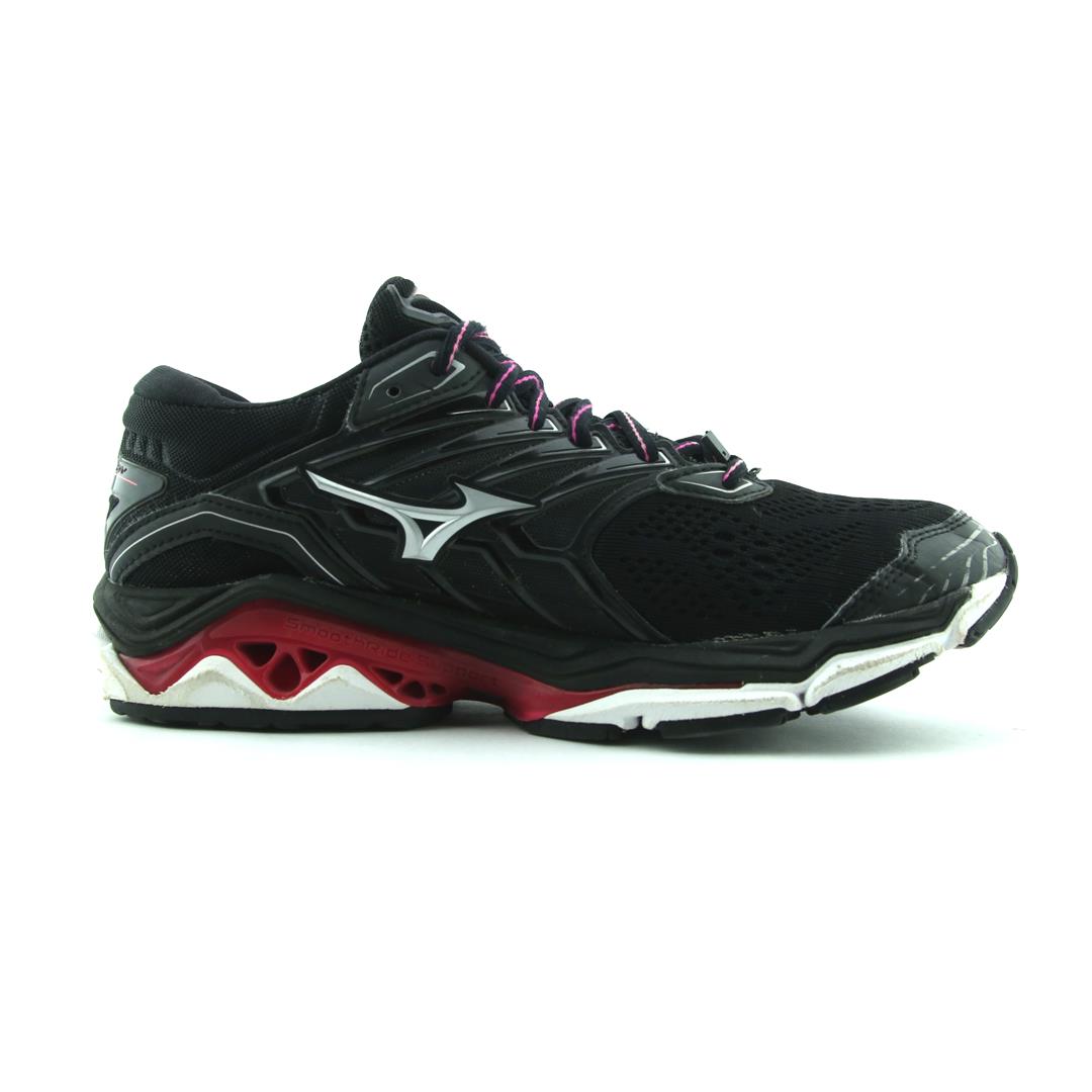MIZUNO WAVE HORIZON 2