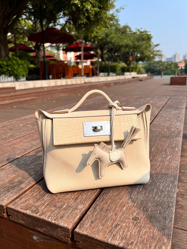 Amelia - HMS Bags - 1757