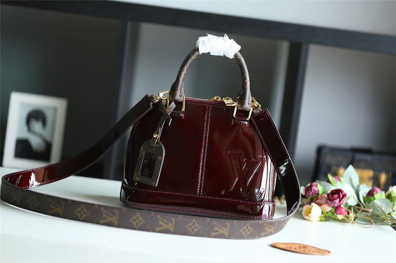 Fan Fashion Lu-Vi bags - 8279