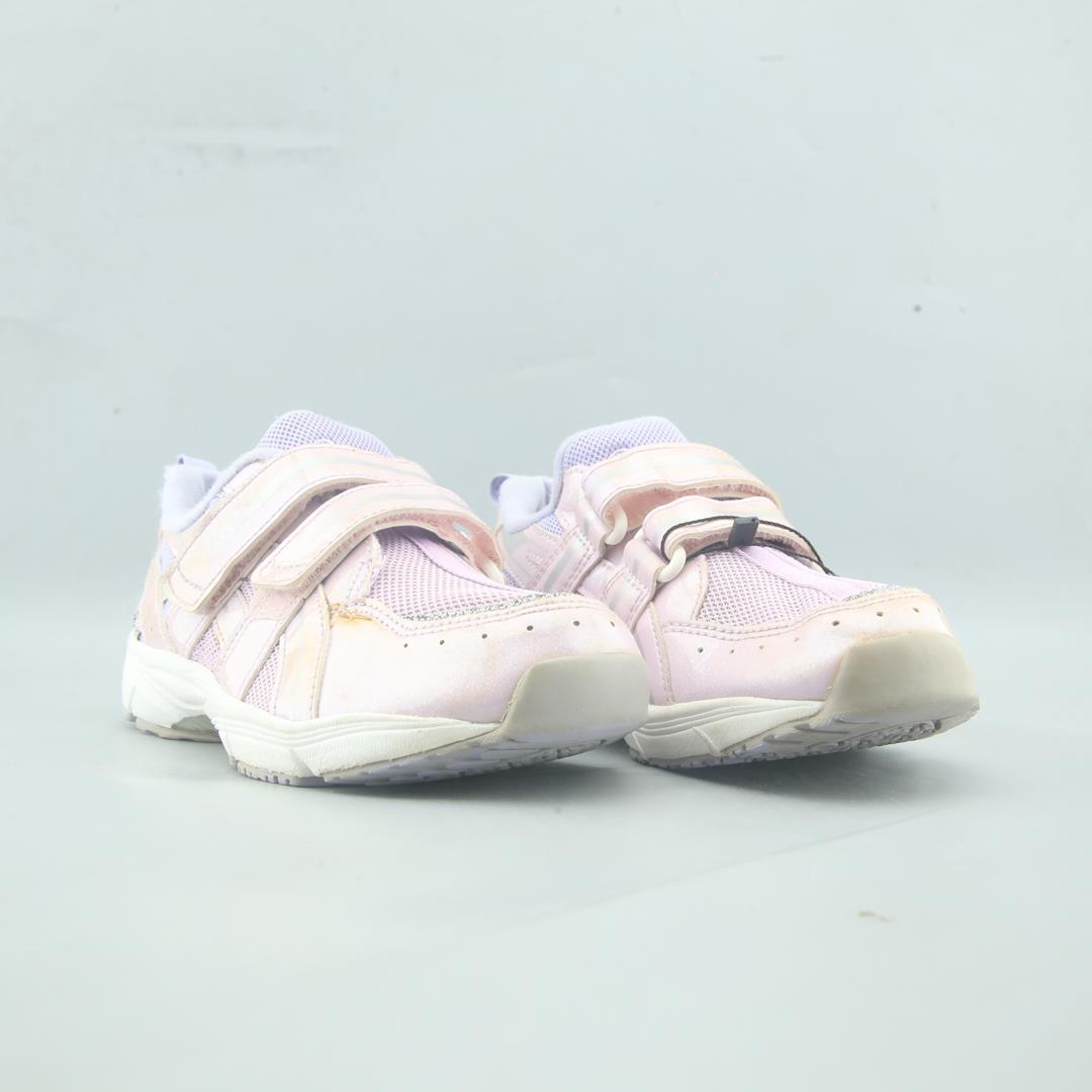 ASICS .