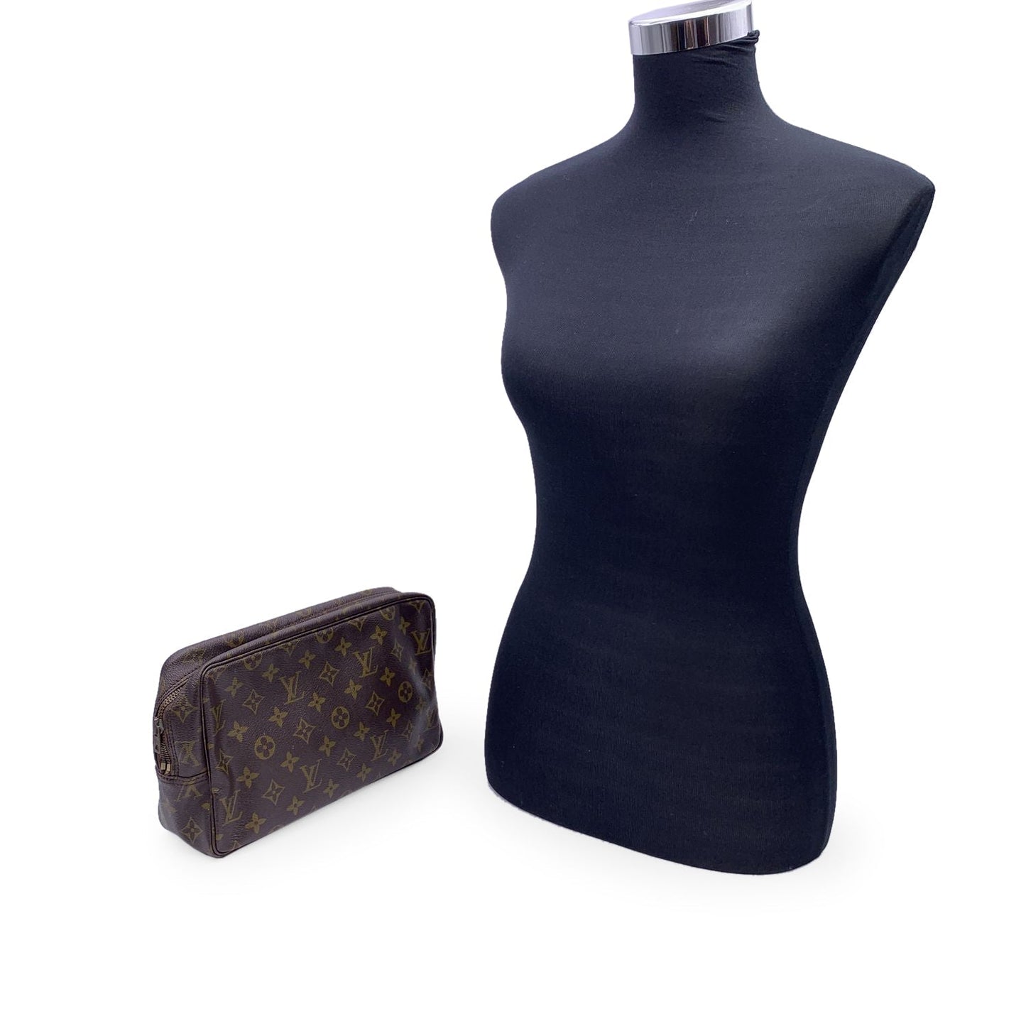 LOUIS VUITTON   Monogram Trousse 28 Cosmetic Bag M47522