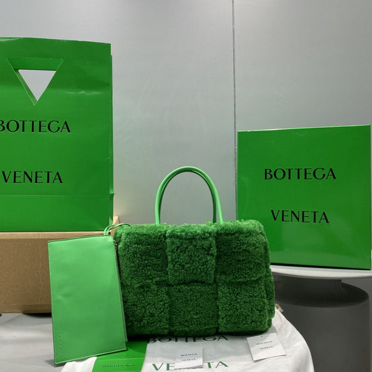 BV Small Arco Tote Bag Green, For Women, Bags 11.8in/30Amelia652867V13F13724