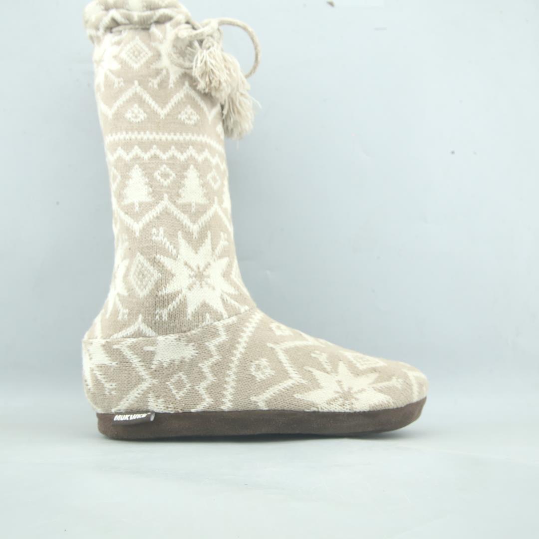 MUK LUKS .