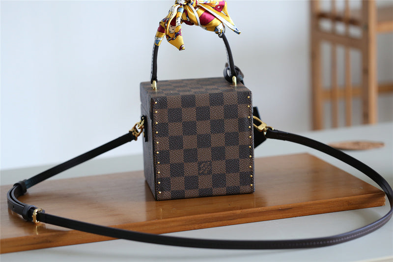 Fan Fashion Lu-Vi bags - 9344